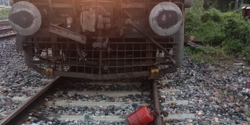 another-train-sabotage-incident-in-up`s-kanpur,-gas-cylinder-found-on-railway-track