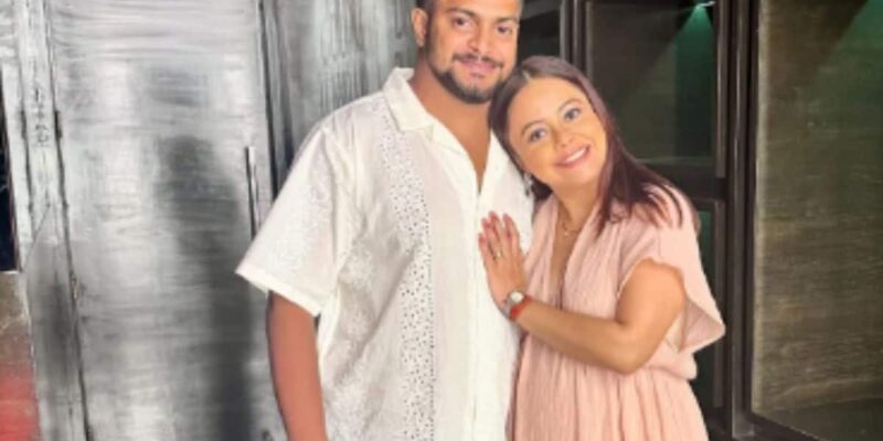 parents-to-be-devoleena-bhattacharjee-and-shahnawaz-glow-in-sun-kissed-photos