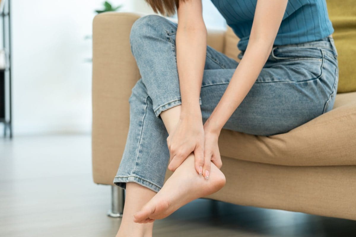 when-to-see-a-doctor-for-foot-and-ankle-pain:-don’t-ignore-these-warning-signs