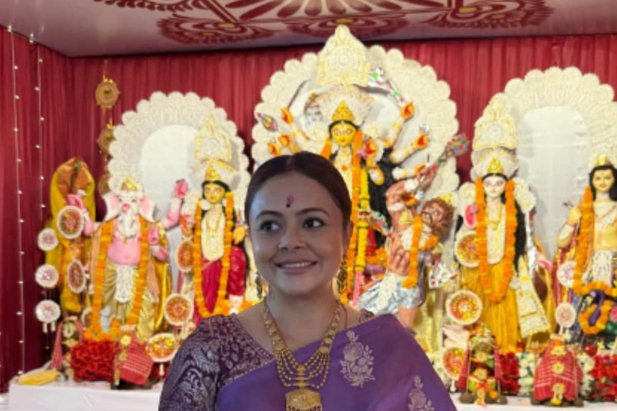 in-pics:-mom-to-be-devoleena-bhattacharjee-enjoys-pandal-hopping-with-husband-shanawaz-shaikh