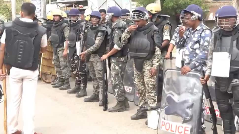 ‘cannot-keep-eyes-closed’:-calcutta-hc-orders-capf-deployment-in-murshidabad-after-waqf-act-clashes
