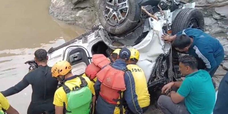 five-of-family-including-couple,-two-children-drown-after-suv-falls-into-river-in-uttarakhand