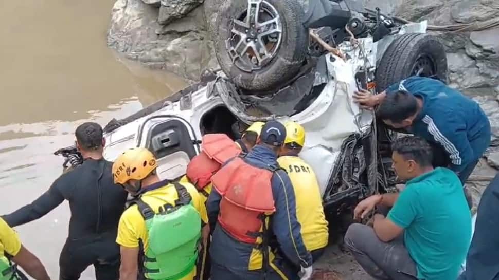 five-of-family-including-couple,-two-children-drown-after-suv-falls-into-river-in-uttarakhand