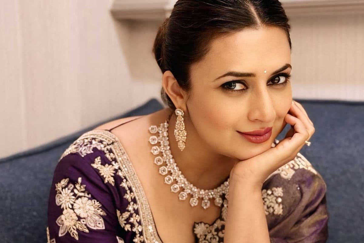 divyanka-tripathi-honoured-with-padma-shri-mahendra-kapoor award at itsf