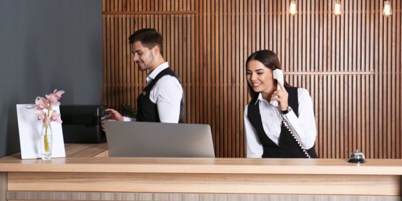 how-digital-training-enhances-hotel-staff-efficiency-and-guest-experience