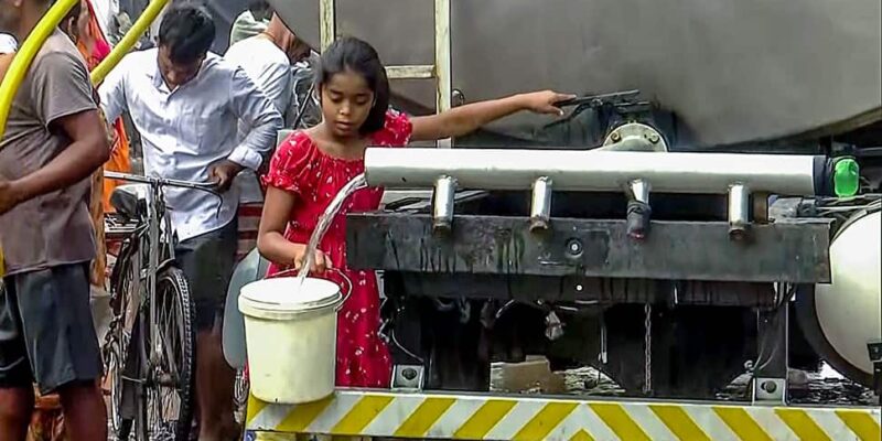 mumbai-water-crisis-update:-tanker-strike-continues;-cm-fadnvais-intervenes,-bmc-in-action