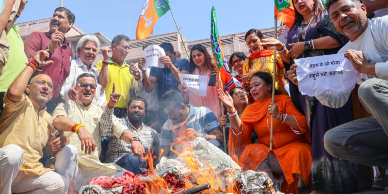 national-herald-case:-bjp-protests-against-congress-in-panaji,-burns-rahul-gandhi’s-effigy
