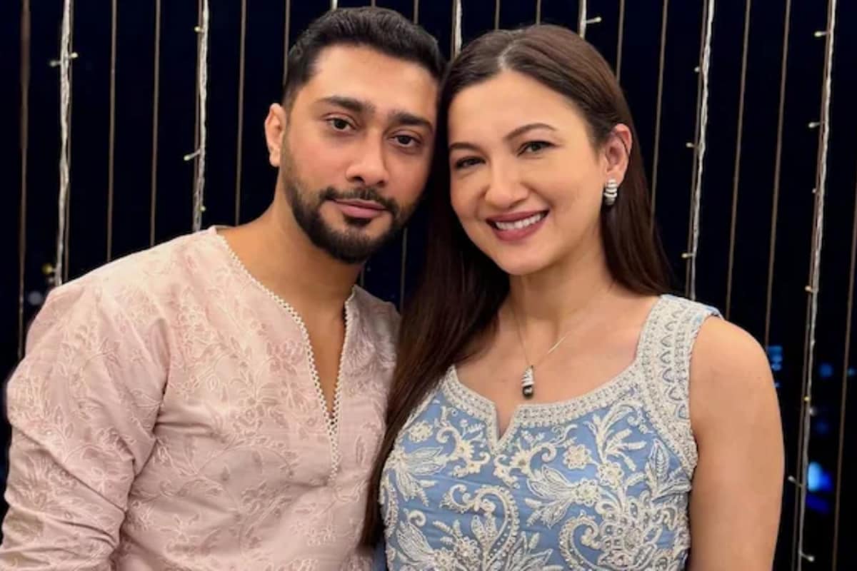 gauahar-khan’s-pregnancy-glow-as-she-arrives-at-mumbai-airport-is-unmissable