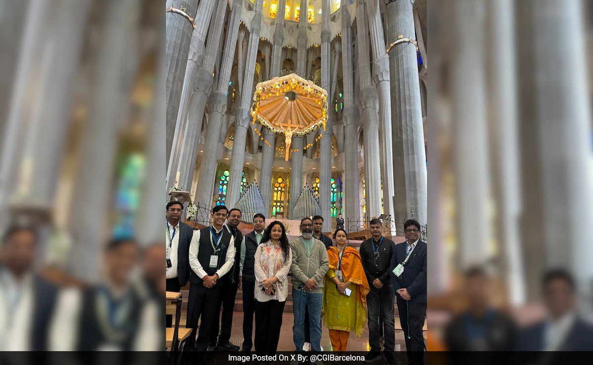 jharkhand-chief-minister-visits-sagrada-familia-in-barcelona