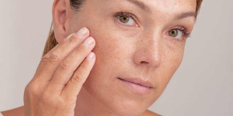 sweating-through-your-skincare?-experts-reveal-how-to-keep-your-skin-fresh-all-day