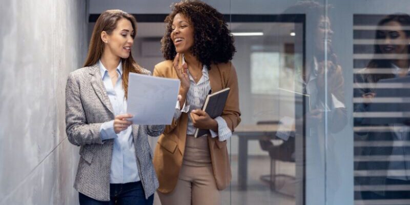 social-learning-at-work:-benefits,-strategies,-and-real-world-examples
