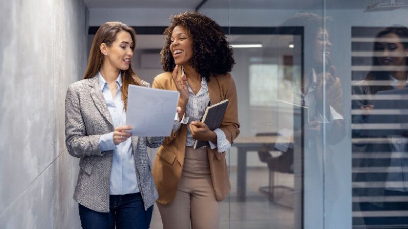 social-learning-at-work:-benefits,-strategies,-and-real-world-examples