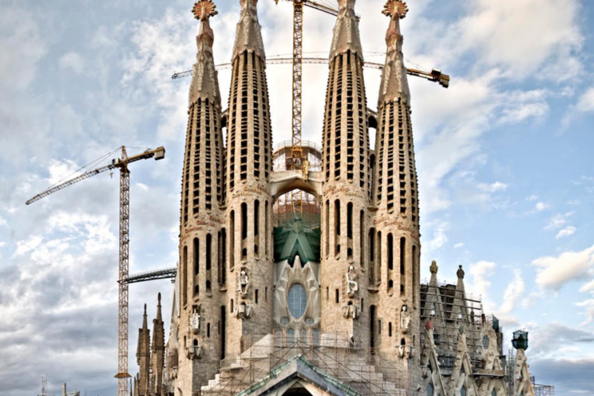 barcelona’s-bold-move-to-tackle-overtourism-at-the-sagrada-familia