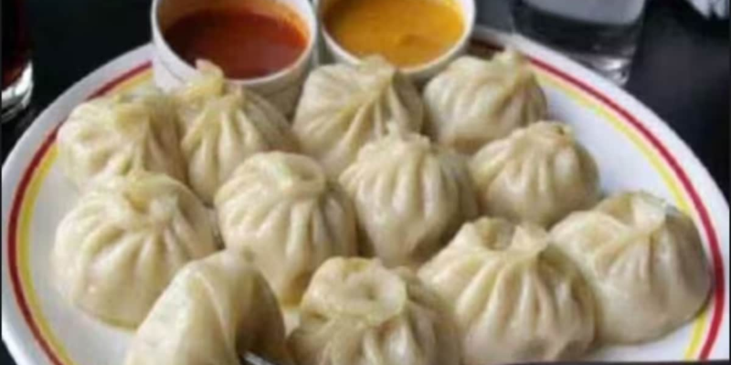 momos-recipe:-make-street-style-momos-and-spicy-chutney-at-home