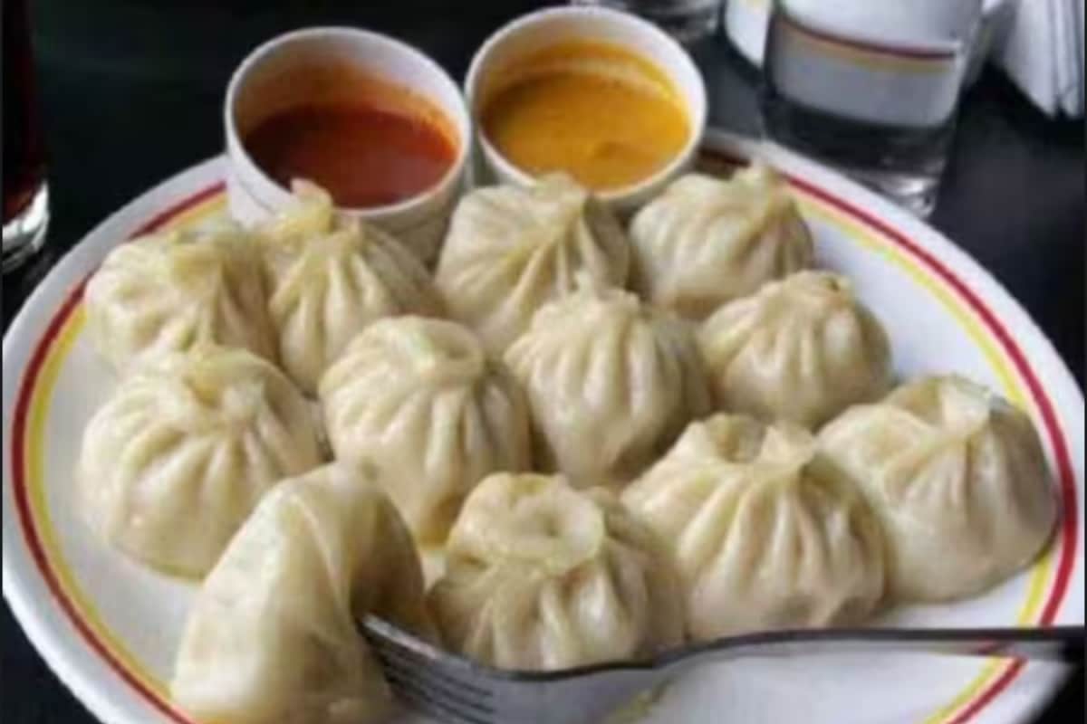 momos-recipe:-make-street-style-momos-and-spicy-chutney-at-home