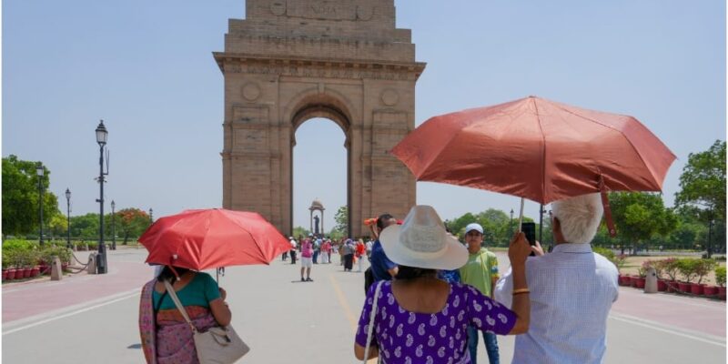 imd-weather-update:-heatwave-alert-for-north-india,-heavy-rain-forecast-in-south