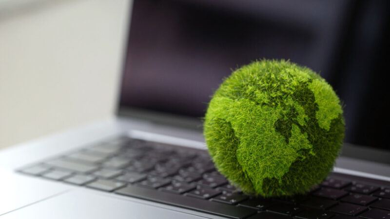 elearning-for-mother-earth:-how-green-tech-and-online-learning-save-our-planet