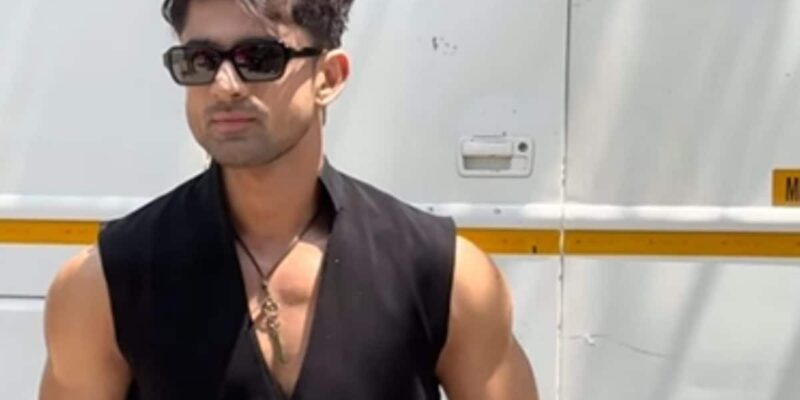 abhishek-kumar’s-dapper-all-black-avatar-is-a-masterclass-in-minimal-luxe