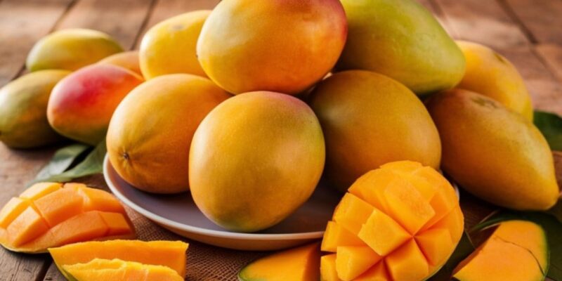 kareena-kapoor’s-nutritionist-rujuta-diwekar-on-why-mangoes-belong-in-your-summer-diet