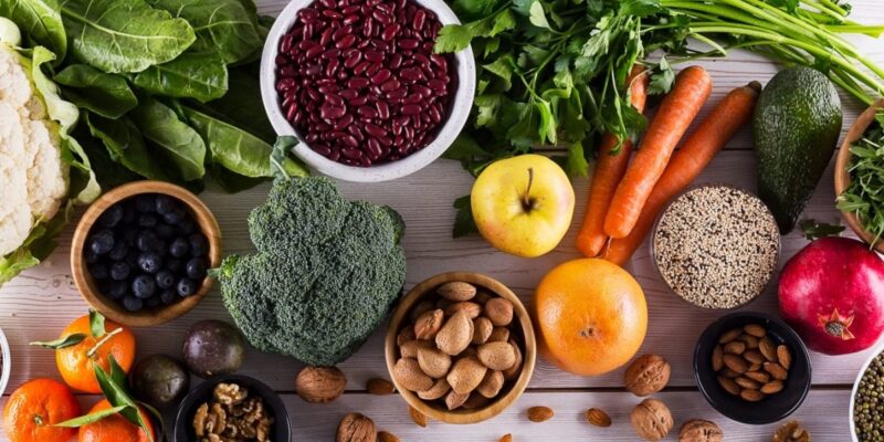 lemon-water-to-leafy-greens:-fitness-coach-suggests-16-foods-to-combat-fat-and-bloating