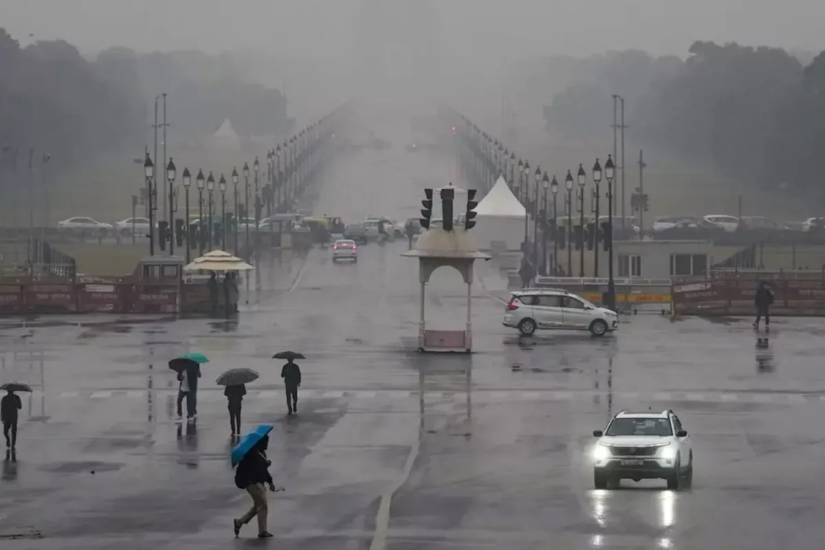 stay-healthy-during-sudden-rains:-expert-tips-to-prevent-colds,-fever,-and-infections