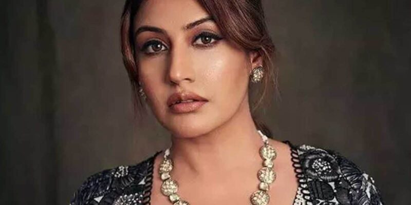 surbhi-chandna-steals-attention-with-her-latest-selfie-and-we-aren’t-complaining