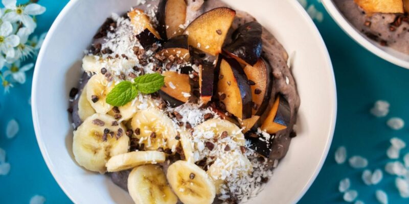 healthy-indulgence:-how-to-build-the-perfect-instagram-worthy-smoothie-bowl