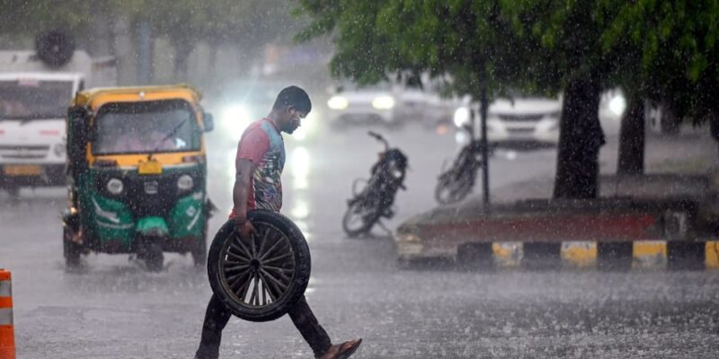 imd-issues-rain-alert-for-south,-northeast,-and-delhi;-heatwaves-to-grip-up,-rajasthan-and-mp
