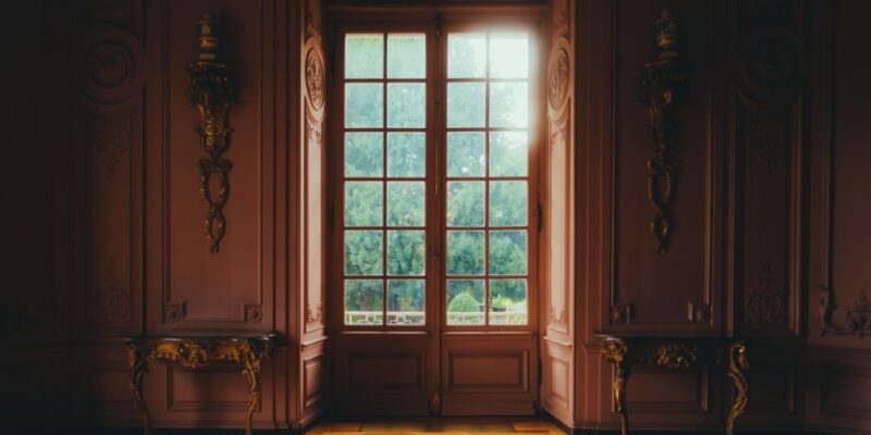 victorian-windows-in-modern-homes:-how-to-get-the-look
