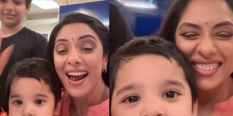 watch:-rupali-ganguly-and-her-‘handsome-boys’-are-busy-creating-magic-moments