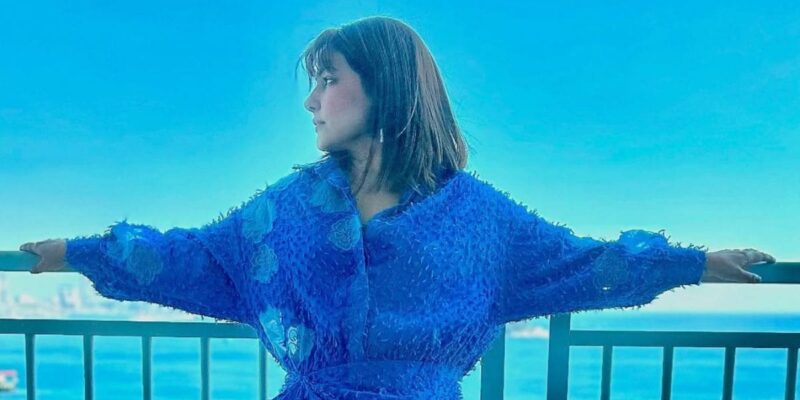 hina-khan’s-sea-view-photos-in-blue-are-simply-magical