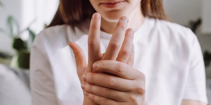 autoimmune-diseases-in-women:-why-they’re-more-common-and-what-are-the-early-signs?