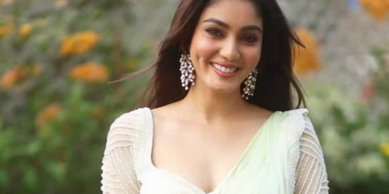 bigg-boss-ott-3-fame-sana-makbul-proves-jumpsuits-are-fit-for-any-occasion
