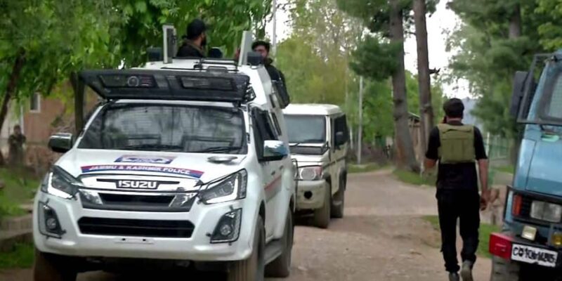 two-hybrid-terrorists-apprehended-in-shopian;-weapons-and-cash-recovered