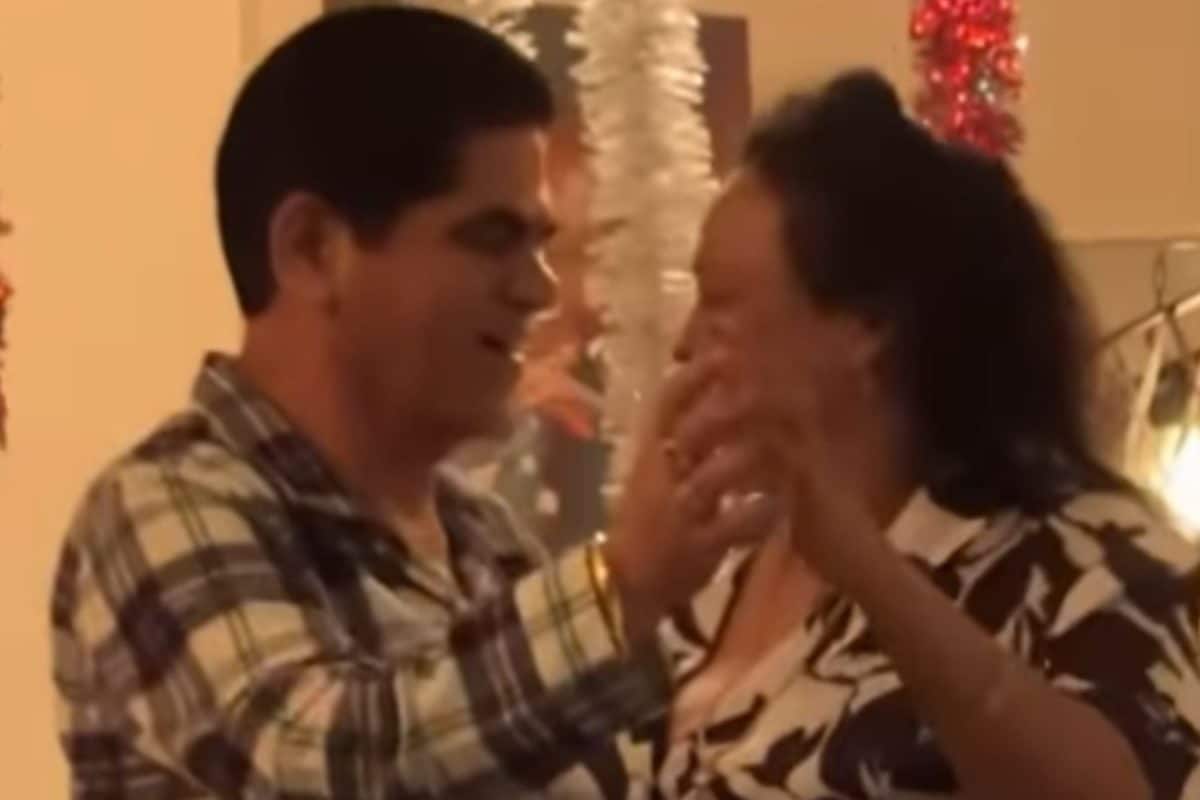 neha,-sister-sonu-kakkar-celebrate-parents’-anniversary-with-special-video