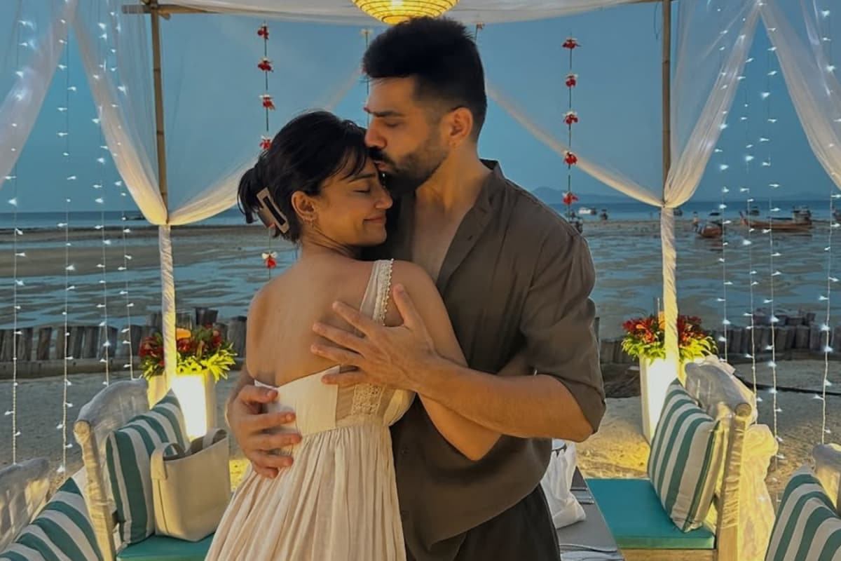 surbhi-jyoti’s-beach-night-date-with-sumit-suri-is-what-dreams-are-made-of