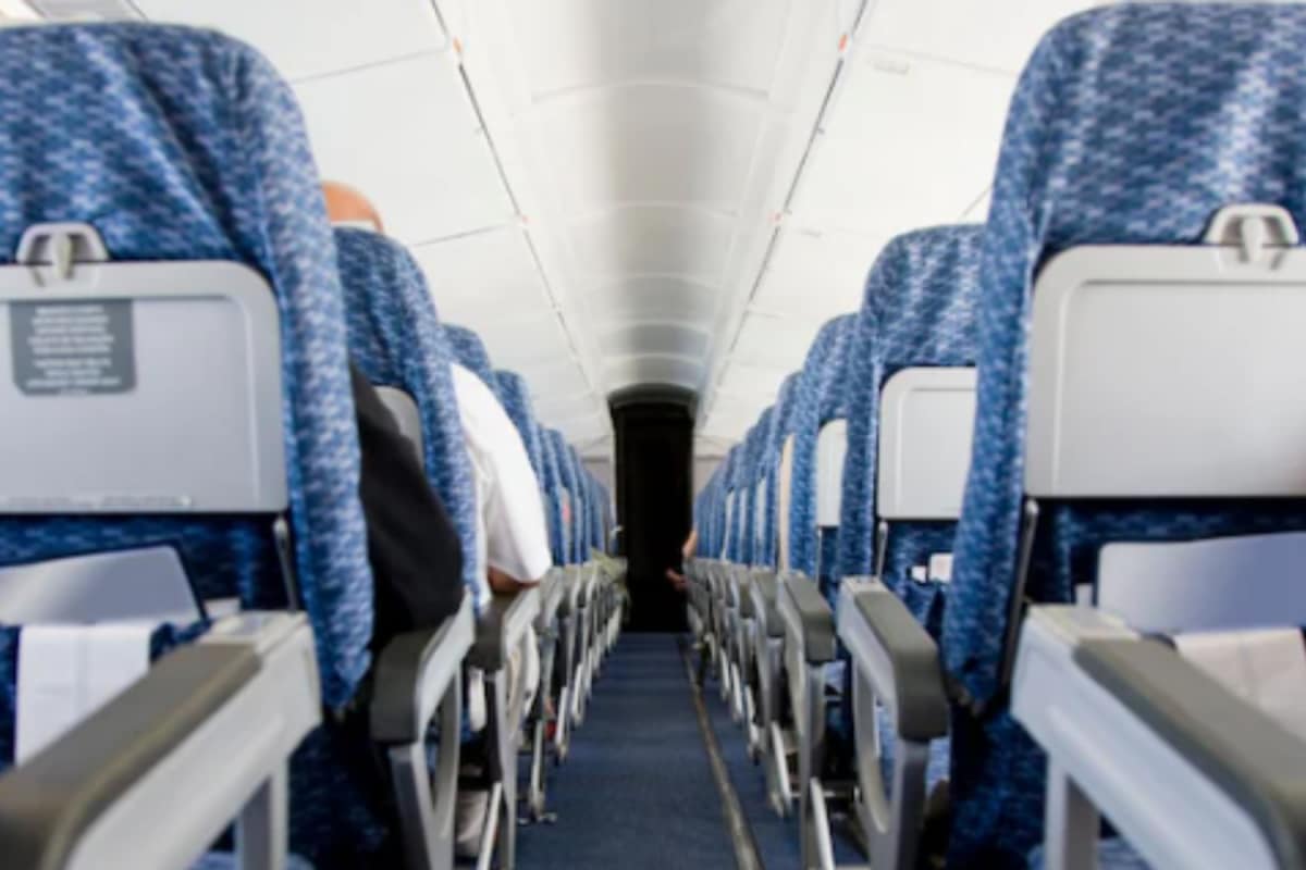 this-button-can-make-your-flight-travel-more-comfortable-–-and-it’s-not-the-recline-one
