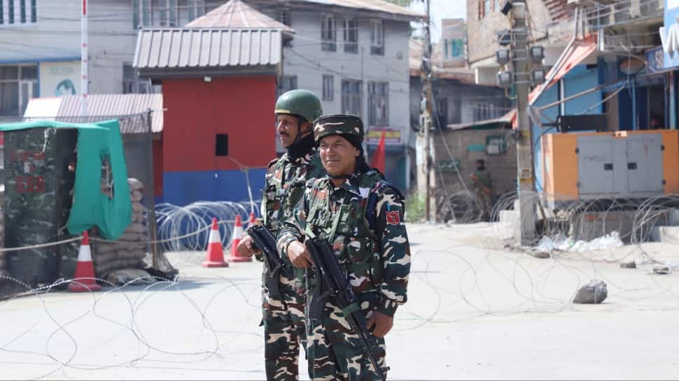 srinagar-police-thwart-two-major-peace-disruption-attempts;-three-arrested,-three-girls-counselled