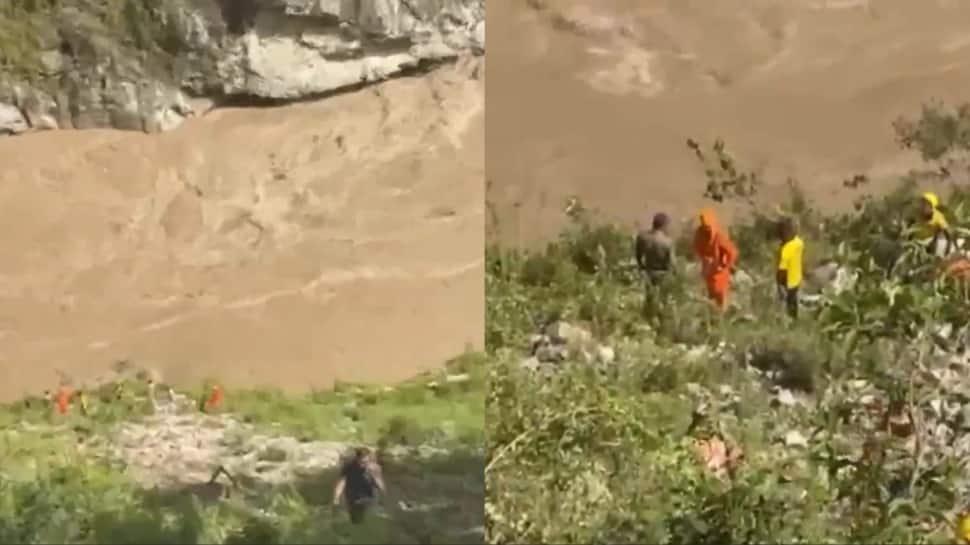 uttarakhand:-3-dead,-10-missing-after-bus-falls-into-alakananda-river-in-rudraprayag