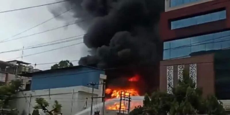 noida:-massive-fire-erupts-at-noida`s-private-firm;-firefighters-deployed-|-video