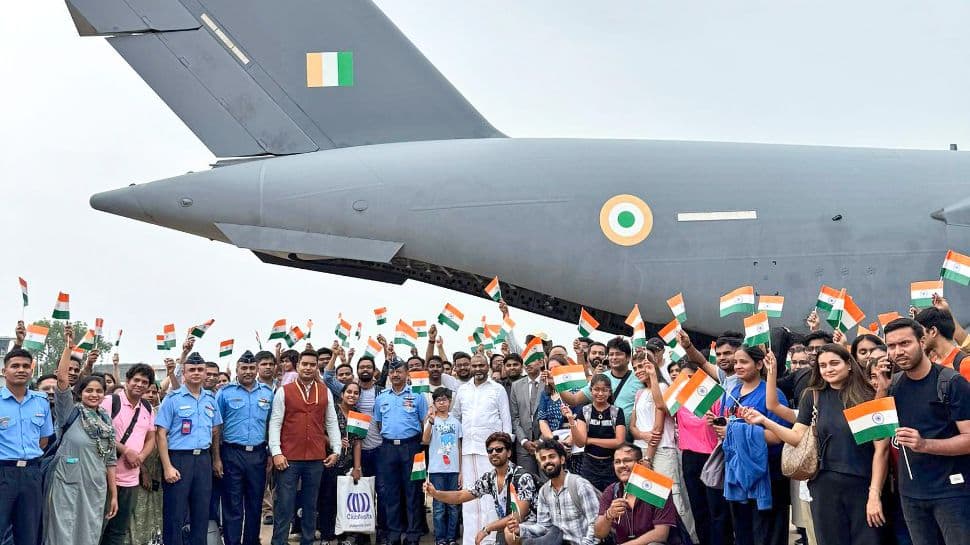 4415-indian-nationals-brought-home-from-iran-and-israel-under-operation-sindhu:-mea