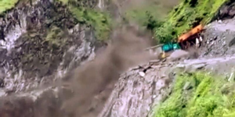 heavy-rains-trigger-landslides,-road-blockages-in-himachal;-panic-spreads