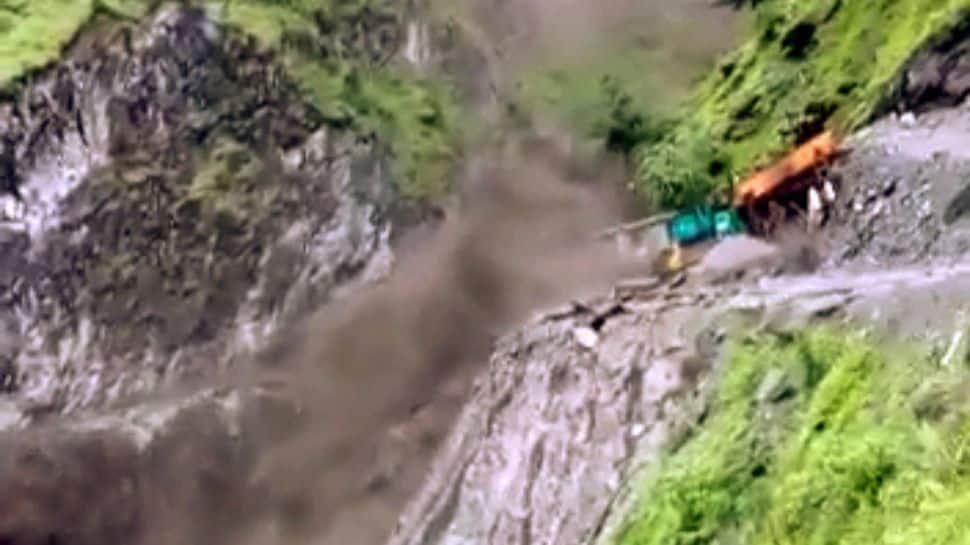 heavy-rains-trigger-landslides,-road-blockages-in-himachal;-panic-spreads