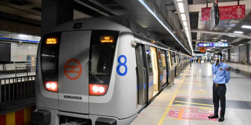 delhi-man`s-sherlock-holmes-moment:-metro-rider-saves-himself-from-scammer’s-trap-–-check-how?